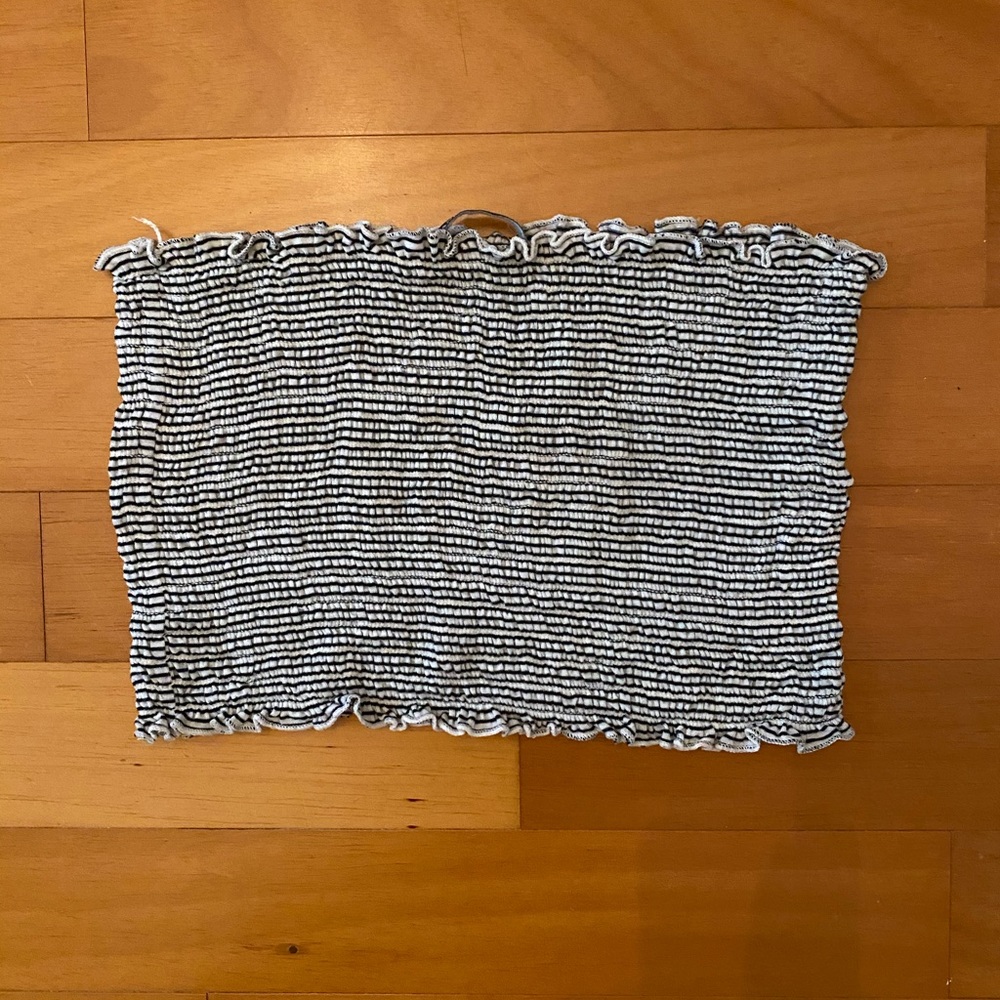Brandy Melville ribbed ruffle tube top
